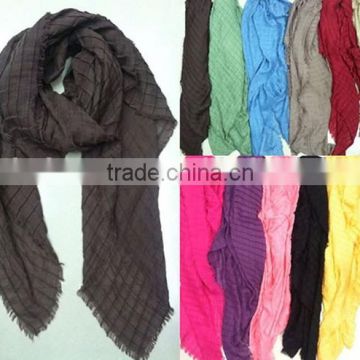 81310139 solid color grid figure scarf with gimp