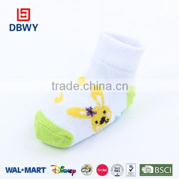 Custom eco-friendly 100%cotton infant baby toy rattle socks wholesale soft touch