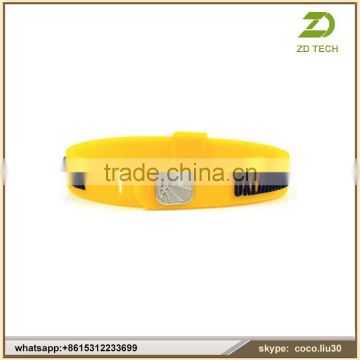Factory directly custom hole adjustable silicone bracelet / wristband / rubber band with metal buckle ZDS2021                        
                                                Quality Choice