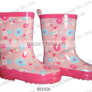 2013 kids' cute pink rubber rain boots with small flower pattern