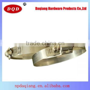 Alibaba Supply Hanging Clamp with Rrubber for Pipe Use