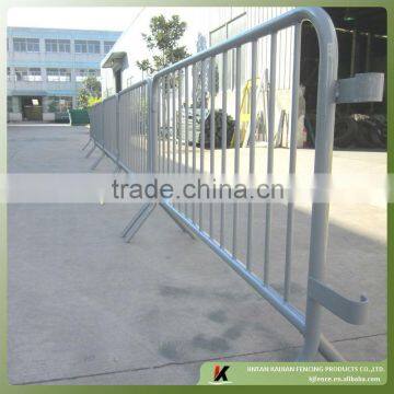 portable metal crowd control barrier