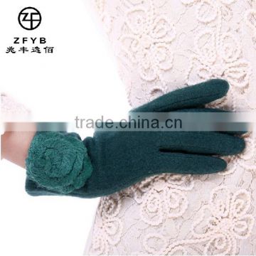 Fashionable knitting glove green color wool gloves for girls