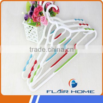 Wholesale Customized plastic colorful top clothes hanger