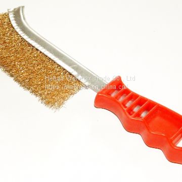 Scratch brush with plastic handle