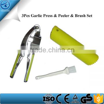 Garlic Press And Peeler Set ,3 Pieces Kichen Tools ,With Stainless Steel Garlic Press ,Silicone Garlic Peeler ,Cleaning Brush