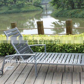 Plastic-wood outdoor Sun lounger