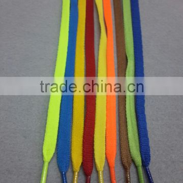 Flat polyester shoelaces