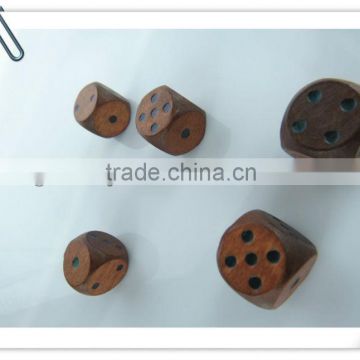 customer designed natural carved wooden dice                        
                                                Quality Choice