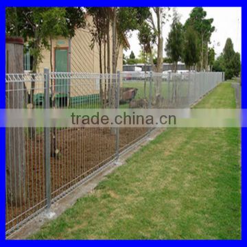 Decorative triangle fence/top and bottom roll top fence