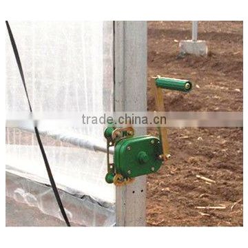 Manual film rolling machine for greenhouse