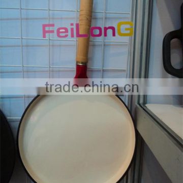 cast iron fry pan with wood handle