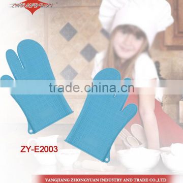 Silicone household oven glove with non-skid vein