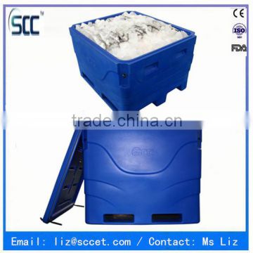 Insulated container for fish, plastic fish cooler, fish storage container