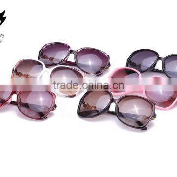 Retro fashion sunglasses with big frame