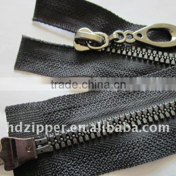 plastic/metal/nylon zipper fastener for garments