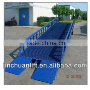 hydraulic two wheels mobile dock leveler suitable for unloading goods