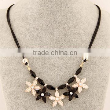 InStock Wholesale 2015 New Hot Sale Fashion Individuality Sweet OL Style Flower Leather Statement Necklace