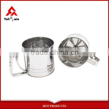 hand operated stainless steel kitchen flour sifter/strainer