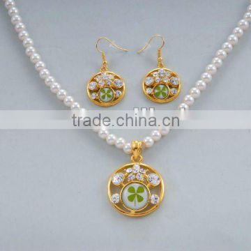 Four leaf clover pearl necklace jewelry set