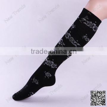 Flower pattern black tube knee high sock