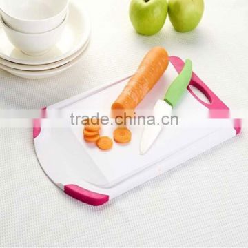 Antibacterial non slip plastic cutting board with weight