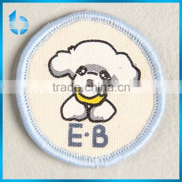 Woven fabric badge with round overlocked boy's wear