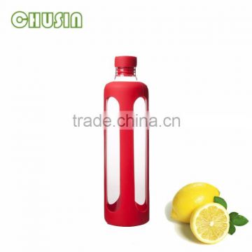 high quality but low price glass water bottle with customizable logo and food grade silicone sleeve