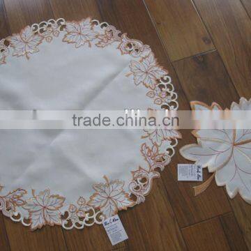 embroidery maple place mat doily