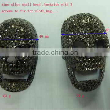 metal skull shoe accessories attached in shoes