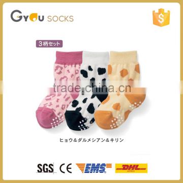Cute design cotton custom baby socks with different design and color