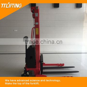 Straddle Semi-electric Stacker with wide leg