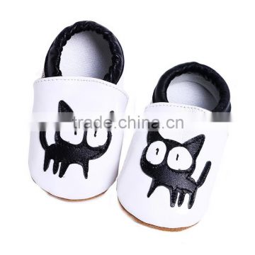 2016 new black cat backing white comfortable wear childrens shoes