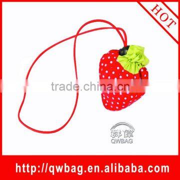 The hot sell lovely cheap foldable reusable strawberry shopping bag for girls