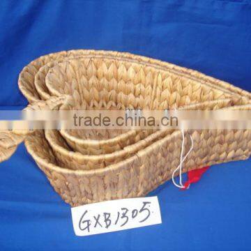 Environment-friendly water hyacinth handmade storage basket Heart shape