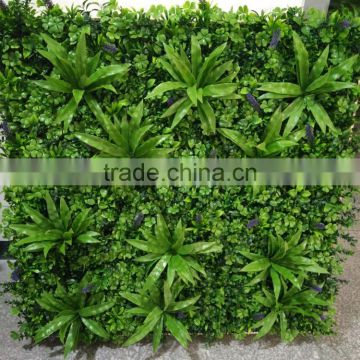 Decorative wall item with artificial plants block