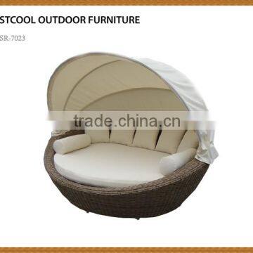Cove round outdoor daybed with retractable sun cover