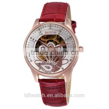 2015Alibaba Express hot selling Leather newest fancy wrist watch