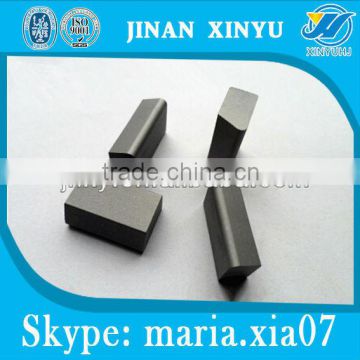 Tungsten carbide snow plow blade inserts with good performance