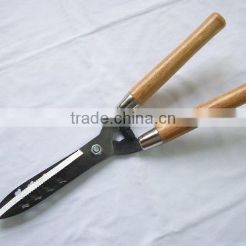 Garden hedge shear with wooden handle