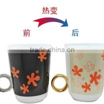 2015 new fashion color changing ceremic mug for promotion with puff lid