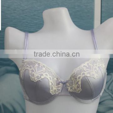 The hot Chinese gold lock embroided bra