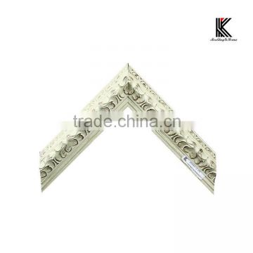 white picture frame moulding