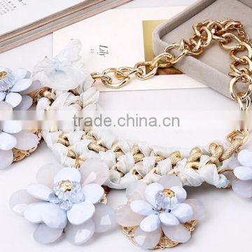 fashion design ladies resin chunky flower necklace