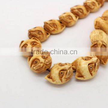 OB088 Antique natural colour hand made carved bone Cat face beads