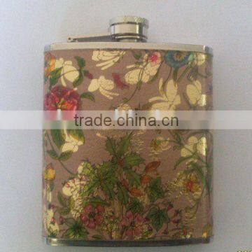 Hip flask with color leather covered