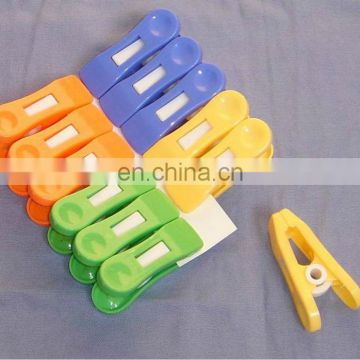 plastic hanging sping large clothes pegs