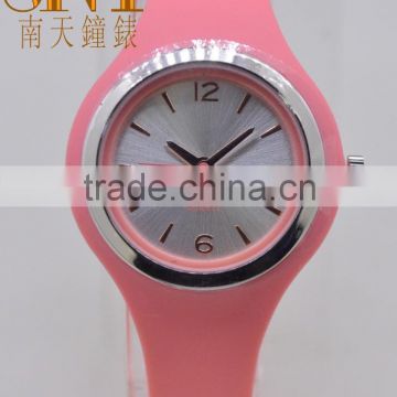 New fashion silicone watch analog watch on sale
