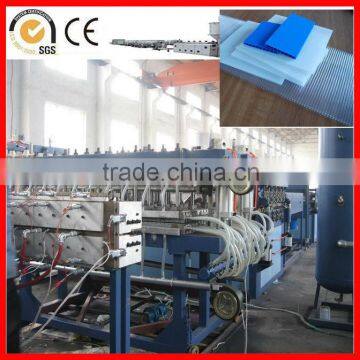 China pp hollow board machine