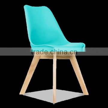 Amazing Design PP Plastic Upholstered Dining Chair with Wooden Legs